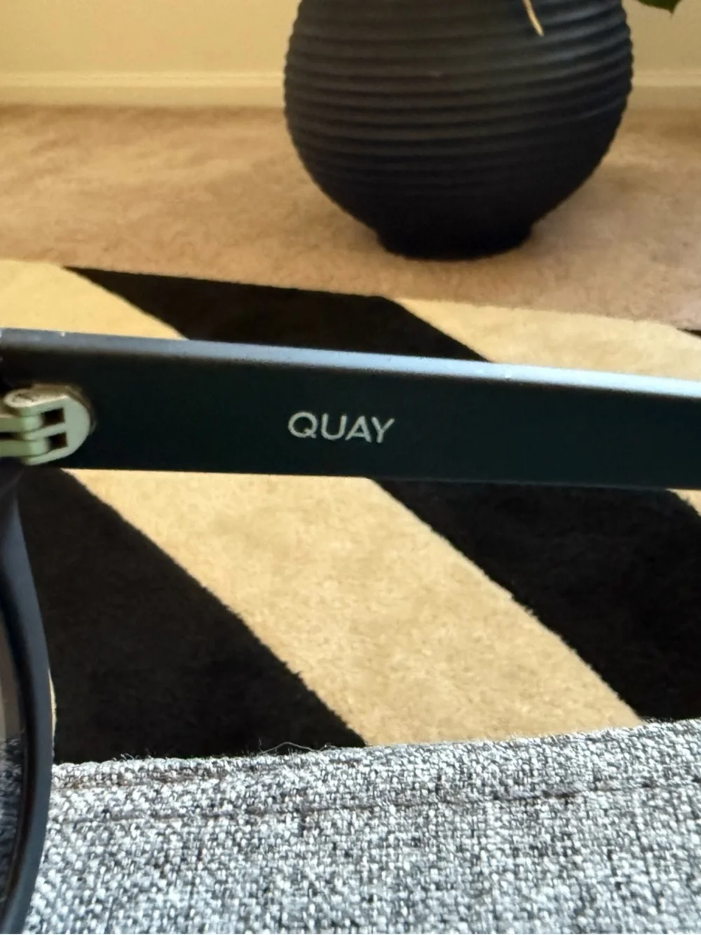 Quay Australia Sunglasses with Sunglasses Case - Picture 5 of 7